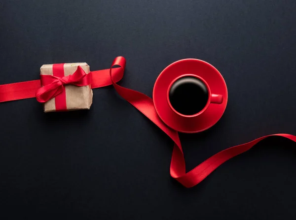 Czerwona filiżanka gorącej kawy — Zdjęcie stockowe
