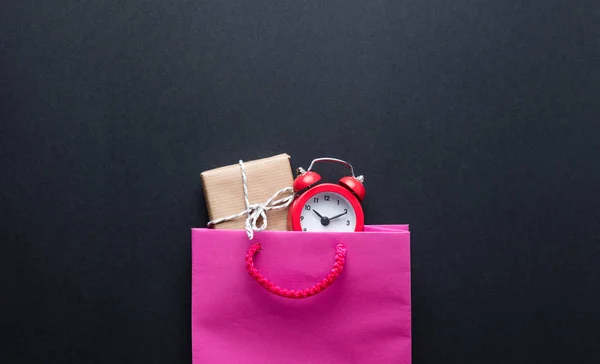 Einkaufstasche und Geschenkbox — Stockfoto