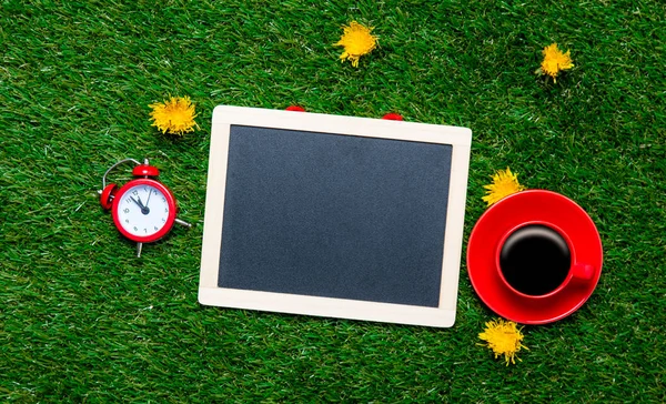 Alarm clock and blank blackboard — Stock Photo, Image