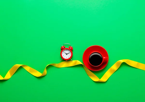 Coffee cup and clock — Stock Photo, Image