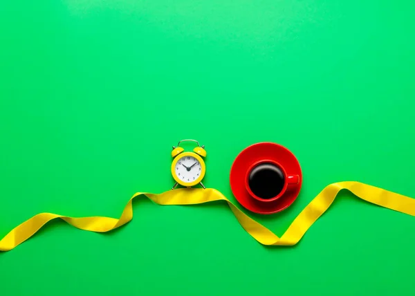 Coffee cup and clock — Stock Photo, Image