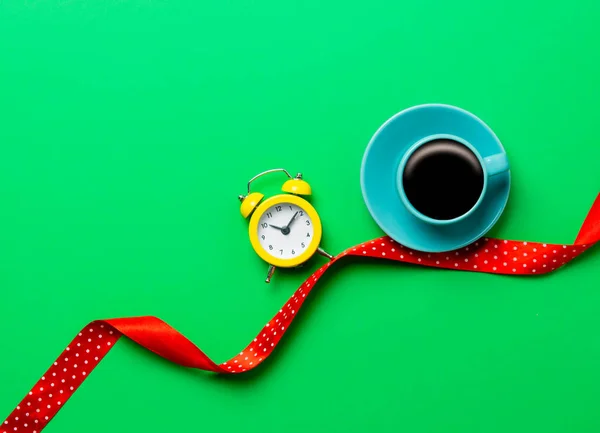 Taza de café y reloj — Foto de Stock