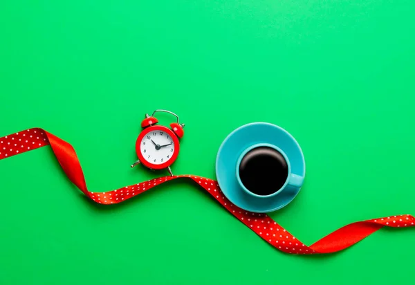 Kahve fincanı ve saat — Stok fotoğraf