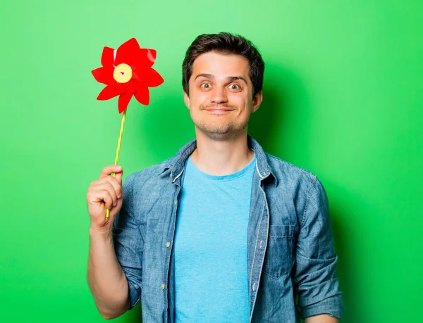 Bonito homem sorridente — Fotografia de Stock