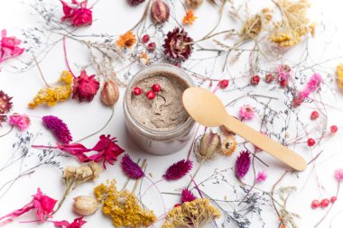 Otlar ile krem organik kozmetik