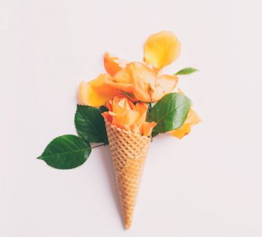 Gözleme koni içinde Sarı Gül 