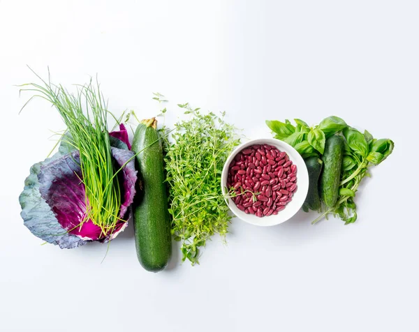 Ervas aromáticas e legumes com feijão — Fotografia de Stock