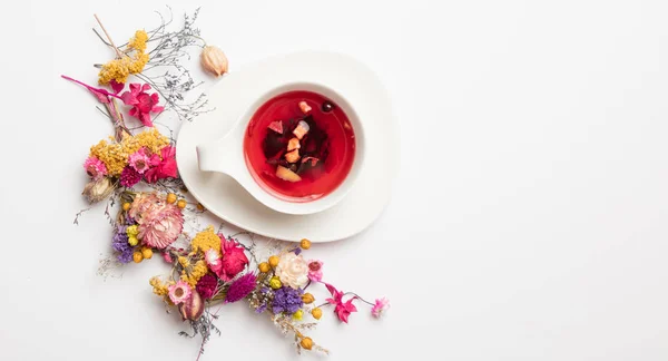 Röd frukt te i gjorde yuccie stil — Stockfoto