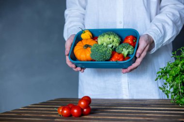 Kafkas kadın sebze yemek