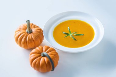 rosemary ile balkabağı çorbası 