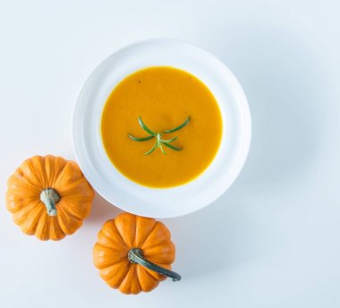 rosemary ile balkabağı çorbası 