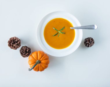 rosemary ile balkabağı çorbası 