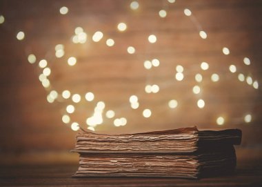 Peri ışıkları ile kitaplar Vintage 