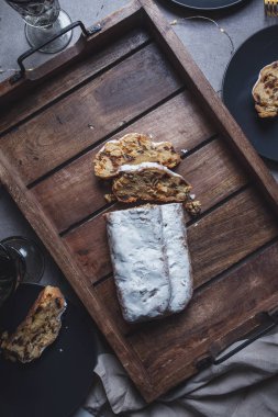 Geleneksel Alman Noel 'i ahşap tepside çalındı