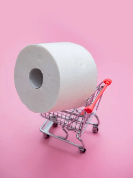 Papel Higiénico Carrito Compras Pequeño Sobre Fondo Color Rosa — Foto de Stock