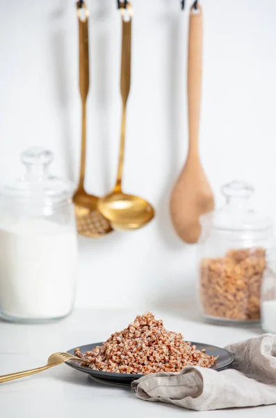 Gekookte Boekweit Een Bord Vegetarisch Gerecht — Stockfoto