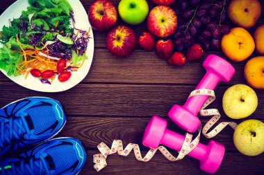 Fitness, sağlıklı meyve, taze sağlıklı salata, diyet ve aktif li