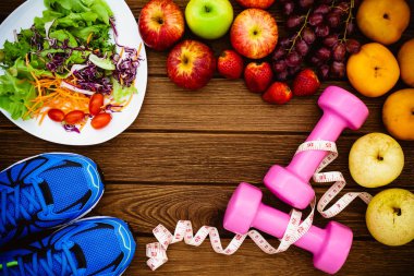 Fitness, sağlıklı meyve, taze sağlıklı salata, diyet ve aktif li