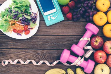 Fitness, sağlıklı meyve, taze sağlıklı salata, diyet ve aktif li