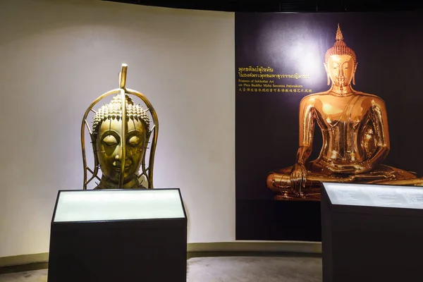 Bangkok, Tayland - 18 Aralık: Altın Buddha, Phra Buda Maha — Stok fotoğraf