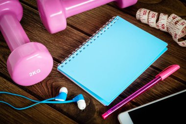 Fitness, sağlıklı ve aktif yaşam kavramı, halter, boş
