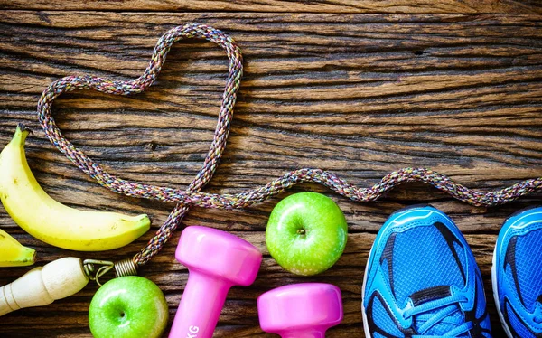 Fitness-Workout-Liebe und gesundes Obst-Ernährungskonzept - von oben — Stockfoto