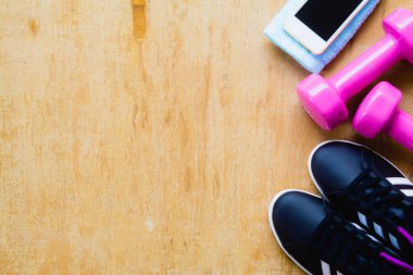 Fitness, sağlıklı ve aktif yaşam kavramı, spor ayakkabı, dum