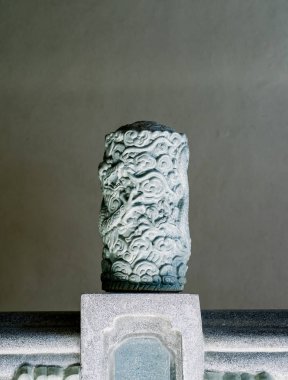 Wat Borom Raja Kanja Çin tapınakta soyut ejderha heykeli