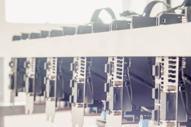 Cryptocurrency arka plan (araştırma sondaj platformu), yakın çekim Gpu dizisi