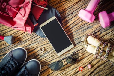Boş Smartphone ve spor aletleri, Fitness, sağlıklı ve etkin