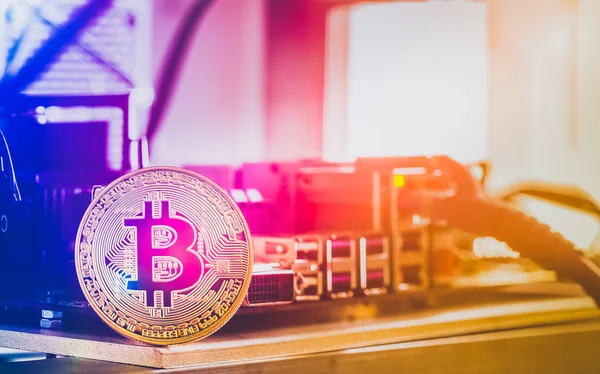 Bitcoin Konsep latar belakang Cryptocurrency Golden bitcoin dengan — Stok Foto