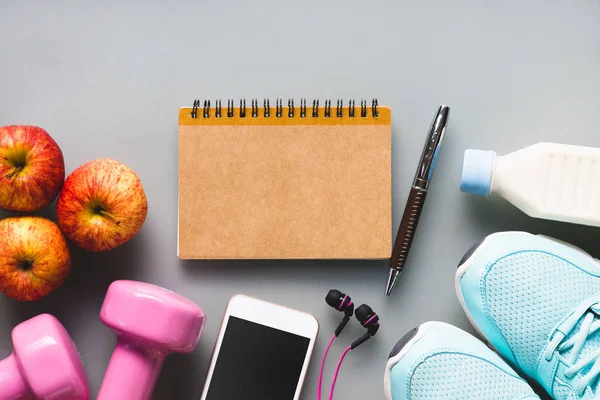 Diyet, sağlıklı ve aktif yaşam kavramı, spor ayakkabı, dokunun