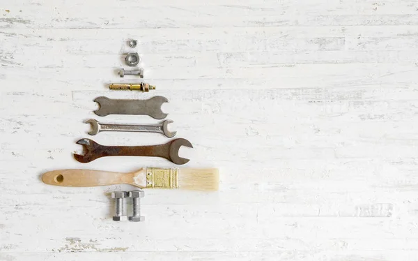 Boya fırça anahtarı, somun ve civata Noel ağacı o kadar dekore edilmiş