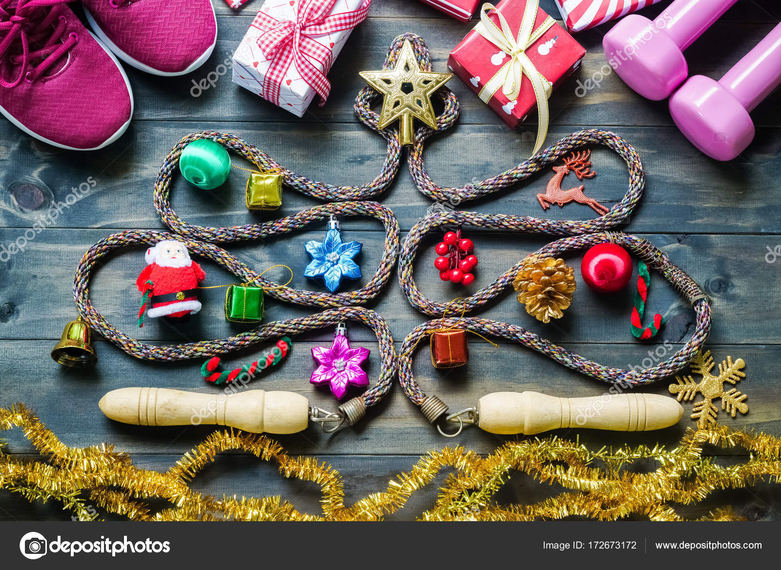 новогодний фитнес. новогодний подарок гантели. подарки на новый год 2022. новогодние фитнес подарки. закажи подарок на новый год.