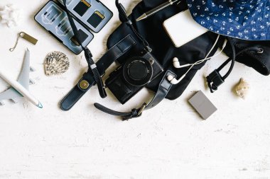 Kadın photogarpher yaz tatil seyahat b düz yatıyordu Üstten Görünüm
