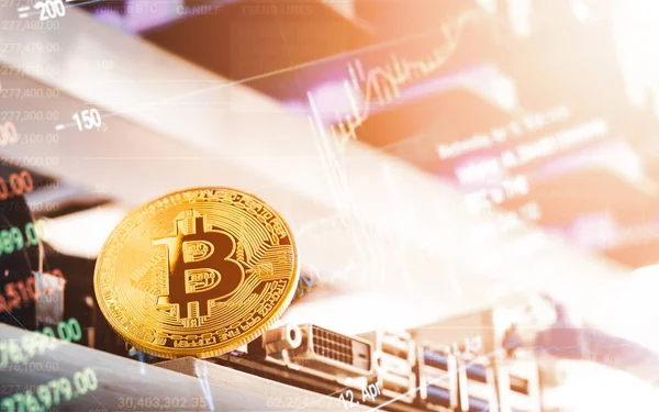 Hintergrundkonzept Kryptowährung Bitcoin - Goldener Bitcoin mit — Stockfoto