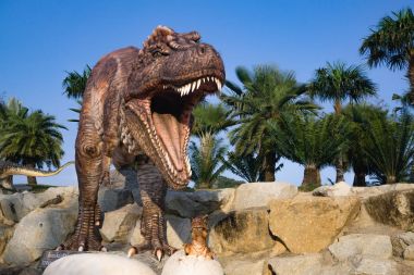 Pattaya, Tayland-Nisan 14,2018: Tyrannosaurus Rex modelinde bir tr
