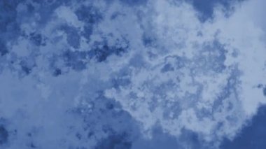 Güzel soyut grunge açık mavi renk arka plan için yumuşak geçiş animasyonu. 4K Kusursuz Soyut grungy doku hareket arkaplanı