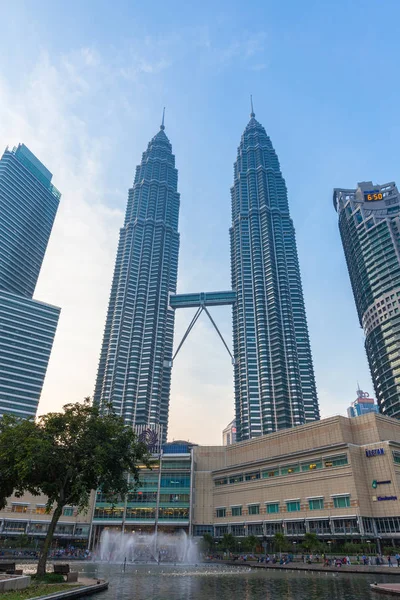 Petronas twin towers — Stockfoto