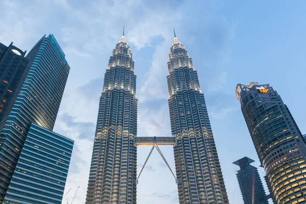 Petronas twin towers — Stockfoto