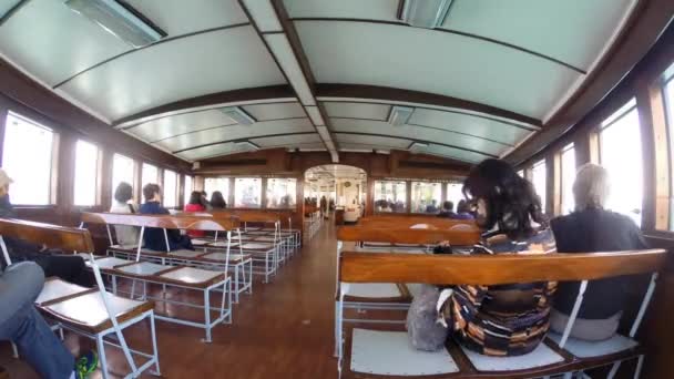 Passageiros Star Ferry atravessando Victoria Harbour (time-lapse ) — Vídeo de Stock