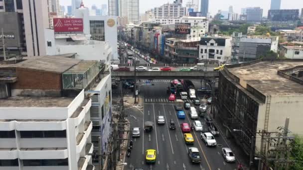 Verkeer op de straten van Bangkok — Stockvideo