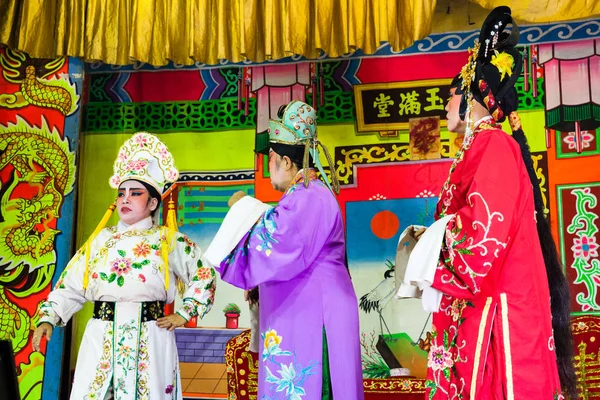 Atores interpretam ópera tradicional chinesa — Fotografia de Stock