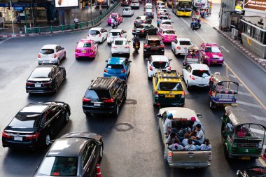 Bangkok sokaklarında trafik