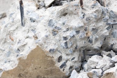  Aşırı Beton İnşaat işçisi kaldırır