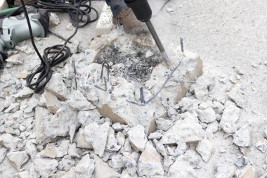 Beton üzerinde matkap