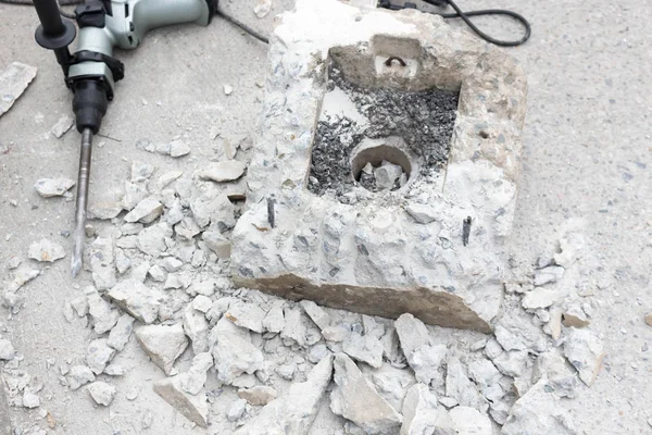  Aşırı Beton İnşaat işçisi kaldırır