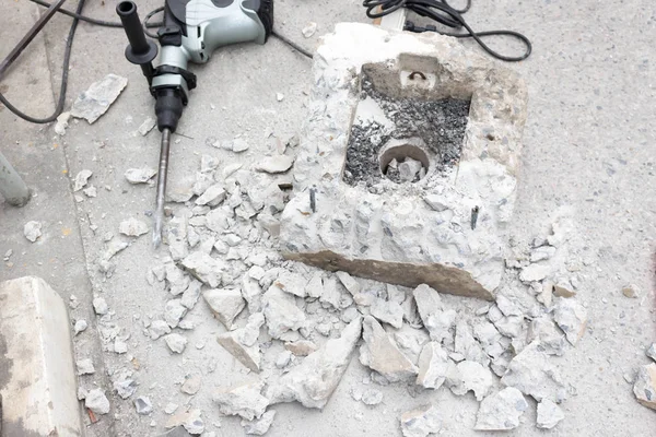  Aşırı Beton İnşaat işçisi kaldırır