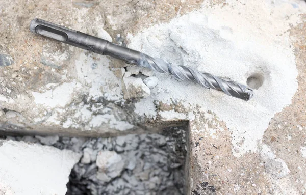 Beton üzerinde matkap