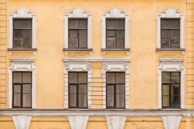 Windows ofis binası cephe üzerinde üst üste